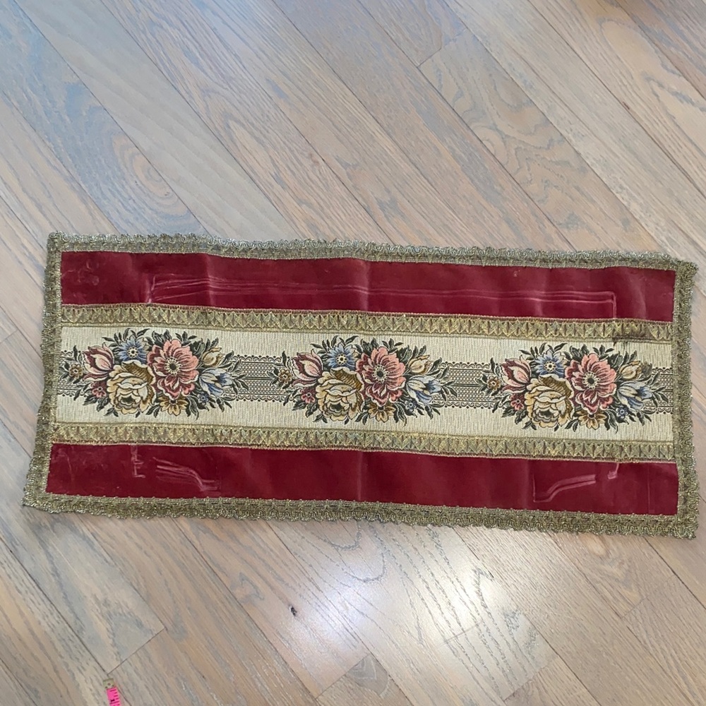 Vintage Floral Tapestry Table Runner